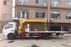 湘阴附近汽车轮胎更换